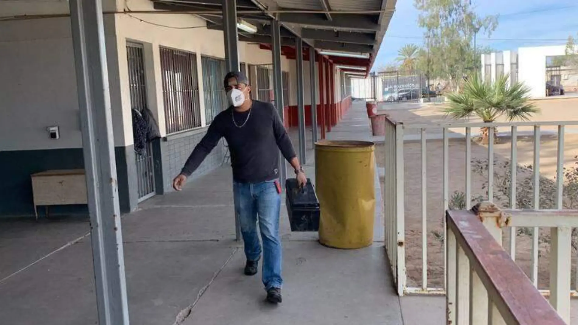 Durante las vacaciones de verano las escuelas se mantendrán vigiladas por los intendentes y sociedad en general